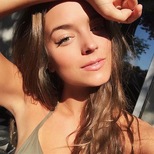 Steph Currie taking a selfie