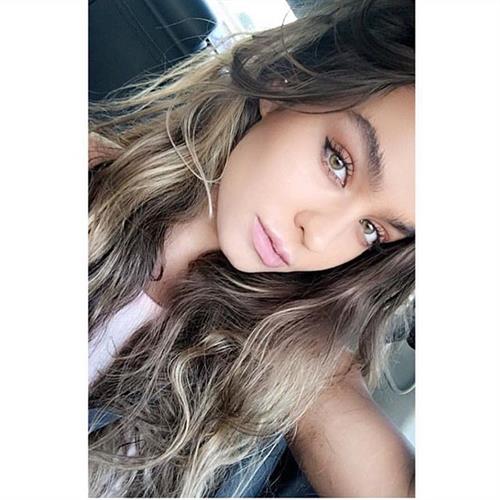 Sommer Ray taking a selfie