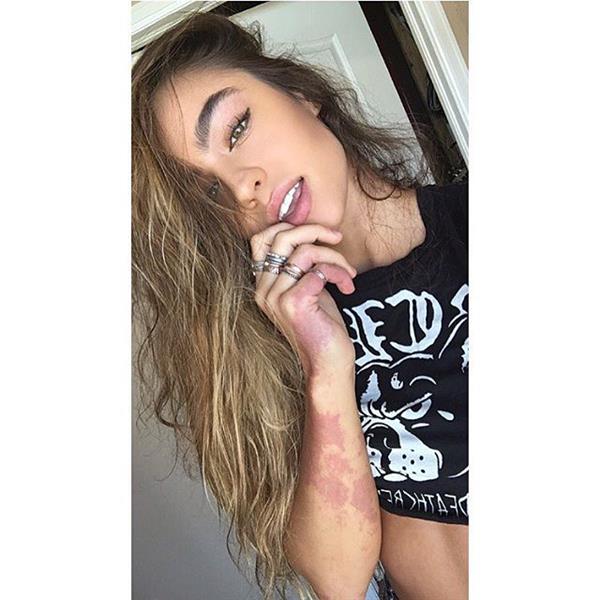 Sommer Ray taking a selfie