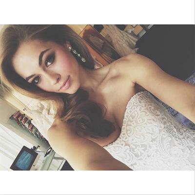 Caroline Kelley taking a selfie