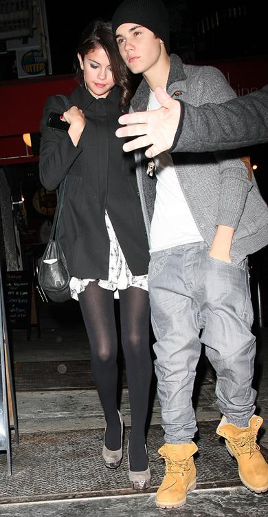 Selena Gomez Pictures Selena Gomez leaving a restaurant in New York City on December 2, 2012