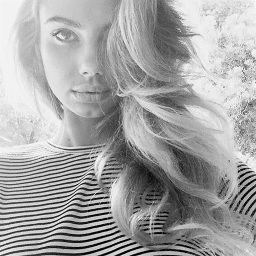 Sahara Ray taking a selfie