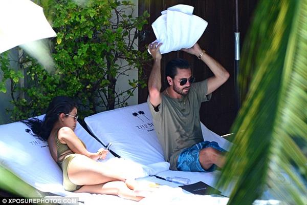 Kourtney and Scott enjoyed each other’s company side-by-side on their lounges.