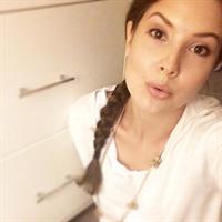 Amanda Cerny taking a selfie