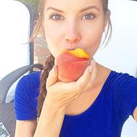 Amanda Cerny taking a selfie