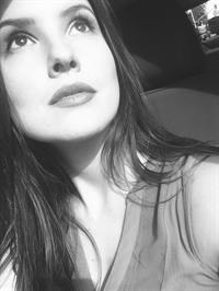 Amanda Cerny taking a selfie