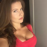 Amanda Cerny taking a selfie