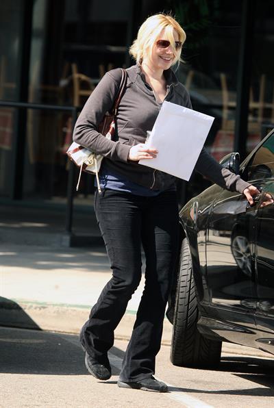 Laura Prepon at The Coffee Bean in Beverly Hills April 7, 2009