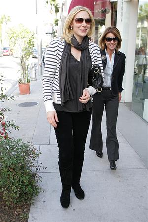Laura Prepon out for lunch in Beverly Hills December 18, 2009