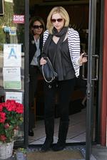 Laura Prepon out for lunch in Beverly Hills December 18, 2009