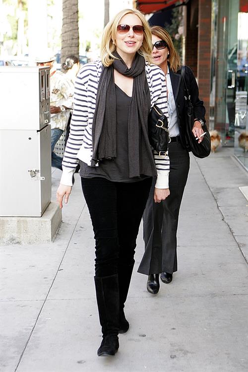 Laura Prepon out for lunch in Beverly Hills December 18, 2009