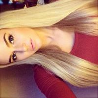 Anna Nyström taking a selfie