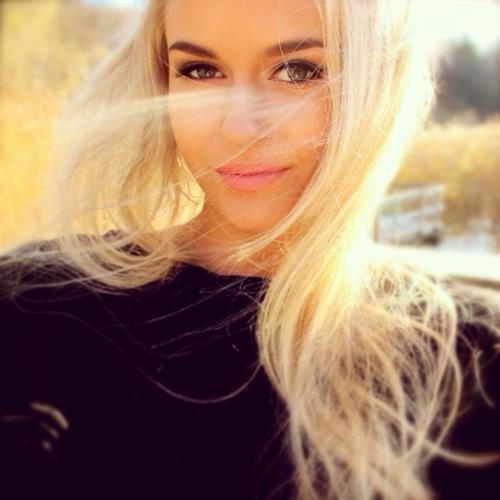 Anna Nyström taking a selfie