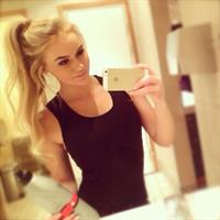 Anna Nyström taking a selfie