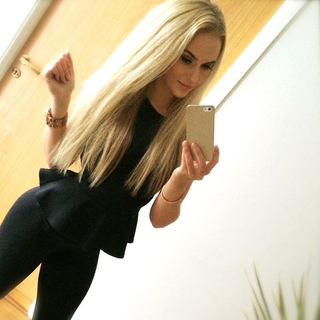 Anna Nyström taking a selfie