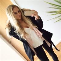 Anna Nyström taking a selfie