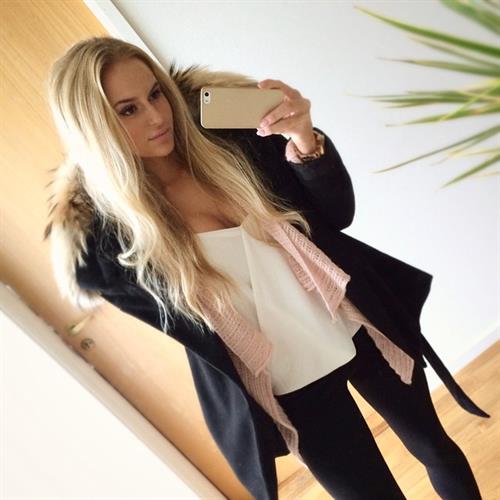 Anna Nyström taking a selfie