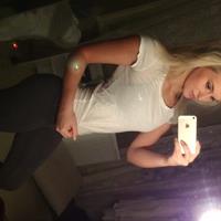 Anna Nyström taking a selfie