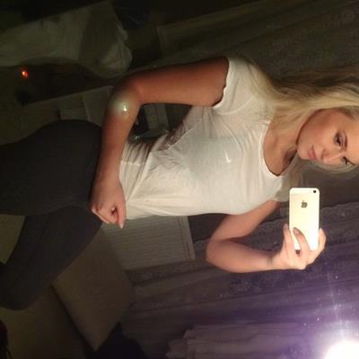 Anna Nyström taking a selfie