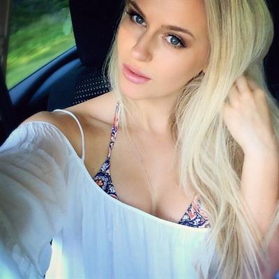 Anna Nyström taking a selfie