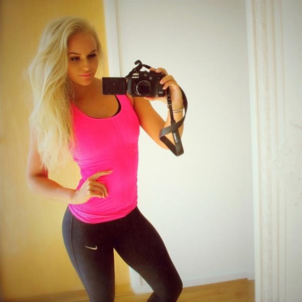 Anna Nyström taking a selfie