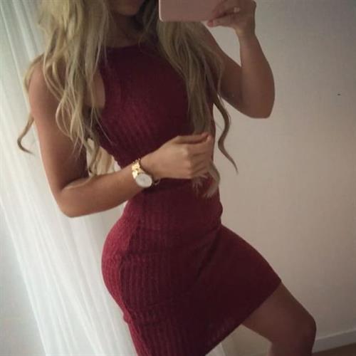 Anna Nyström taking a selfie