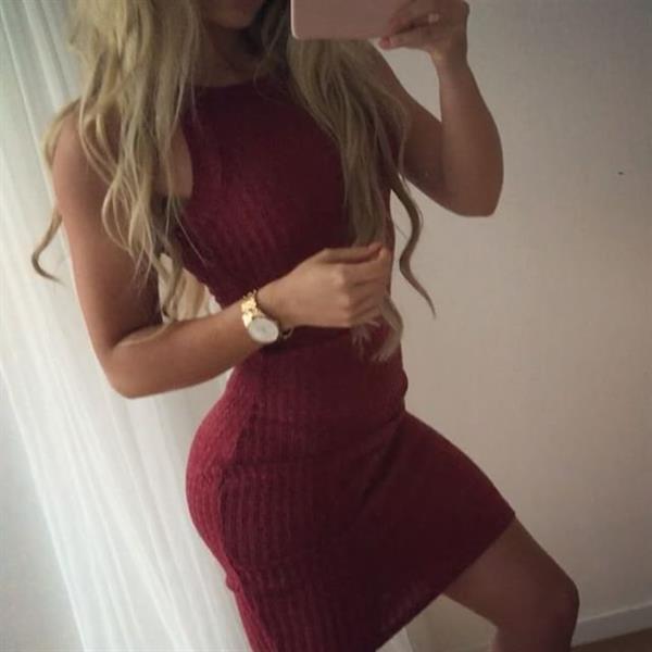 Anna Nyström taking a selfie