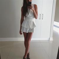 Kayla Itsines taking a selfie