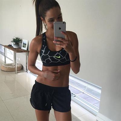 Kayla Itsines taking a selfie
