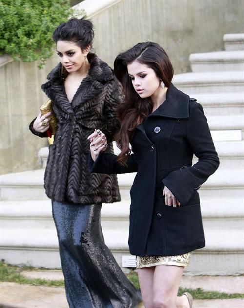 Selena Gomez Pictures Selena Gomez headed to the Golden Globe Awards in LA 1/13/13