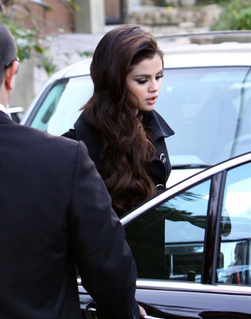 Selena Gomez Pictures Selena Gomez headed to the Golden Globe Awards in LA January 13, 2013