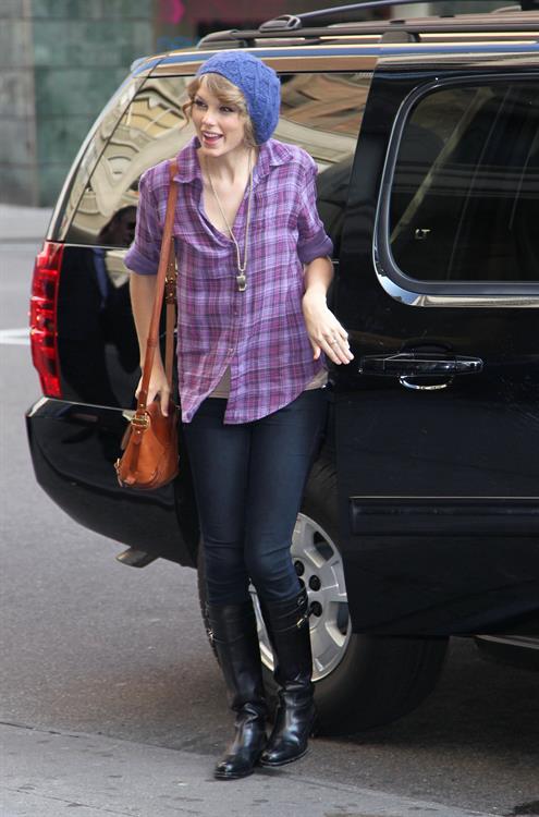 Taylor Swift arriving David Letterman Show October 26, 2010 