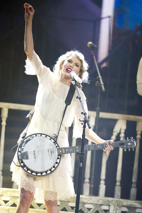 Taylor Swift and Selena Gomez performing at Madison Square Garden in New York, November 11, 2011 