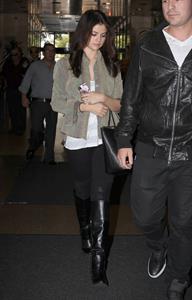 Selena Gomez leaving the ER in Los Angeles November 19, 2012 