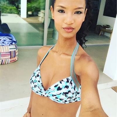 Ariela Oliveira in a bikini taking a selfie