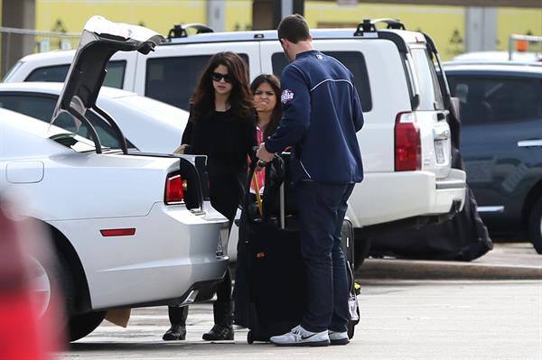 Selena Gomez returning to her home outside of Dallas 11/13/12 