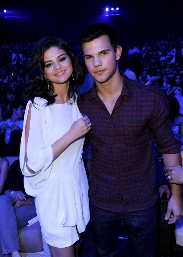 Selena Gomez at the 2010 Teen Choice Awards at the Gibson Amphitheatre on August 8 