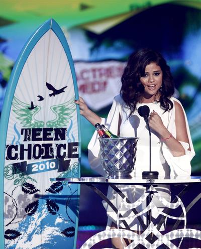 Selena Gomez at the 2010 Teen Choice Awards at the Gibson Amphitheatre on August 8 
