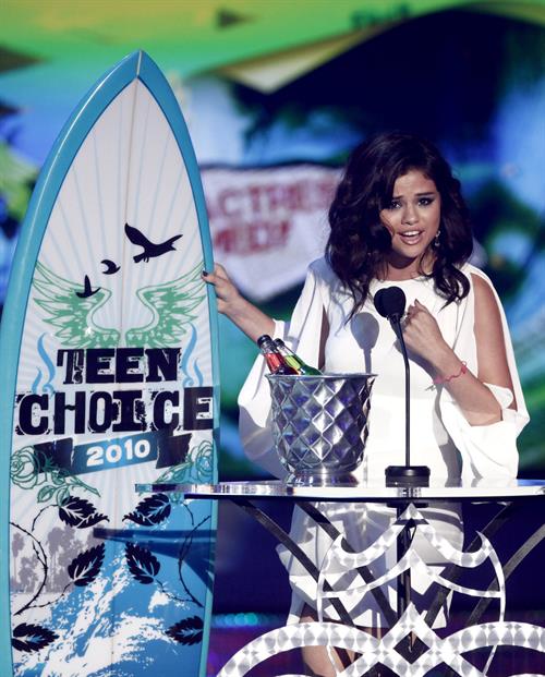 Selena Gomez at the 2010 Teen Choice Awards at the Gibson Amphitheatre on August 8 