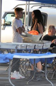 Selena Gomez - On the set of 'Feed the Dog' in Los Angeles Augusts 29, 2012