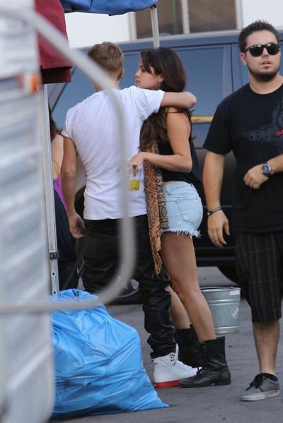 Selena Gomez - On the set of 'Feed the Dog' in Los Angeles Augusts 29, 2012