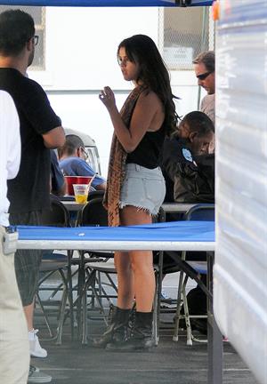 Selena Gomez - On the set of 'Feed the Dog' in Los Angeles Augusts 29, 2012