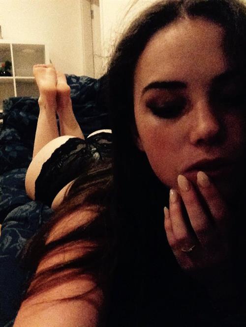 Alexis Young taking a selfie