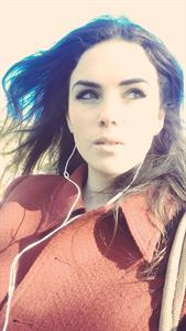 Alexis Young taking a selfie