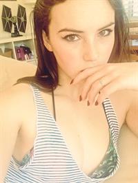 Alexis Young taking a selfie