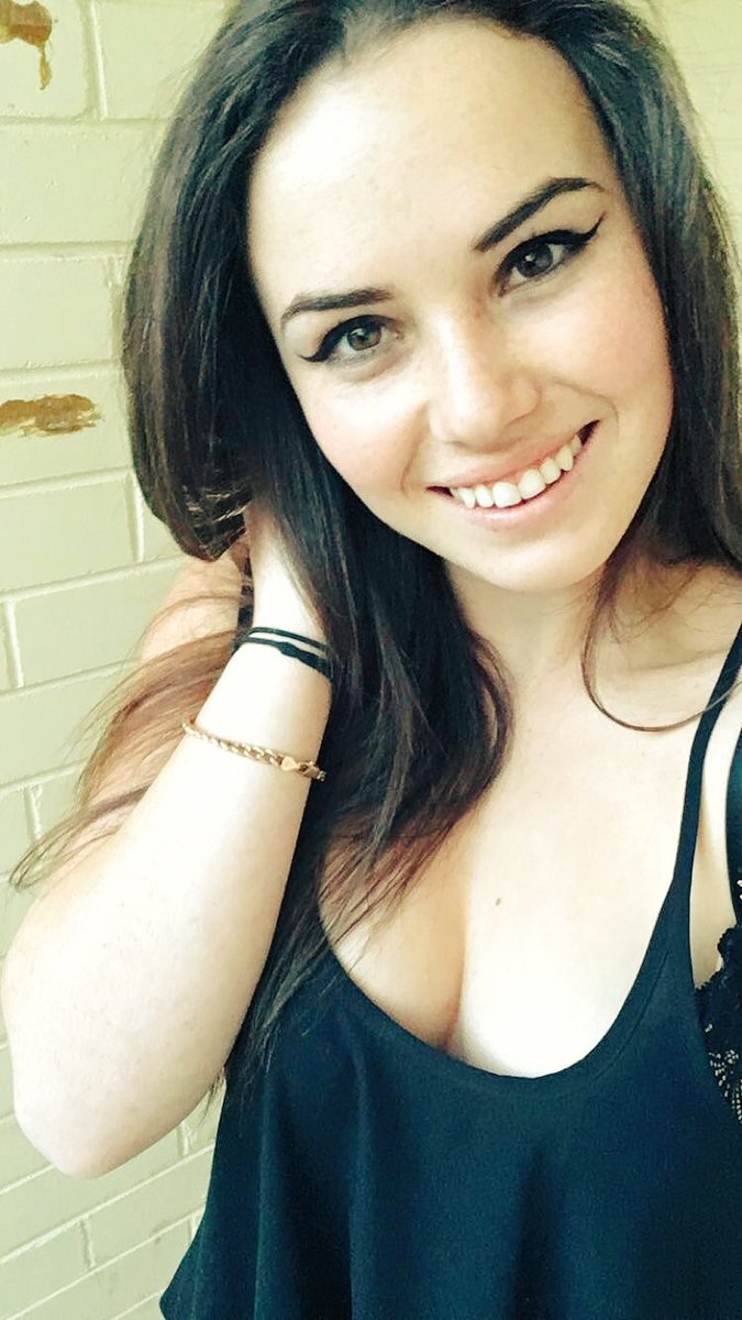 Alexis Young taking a selfie