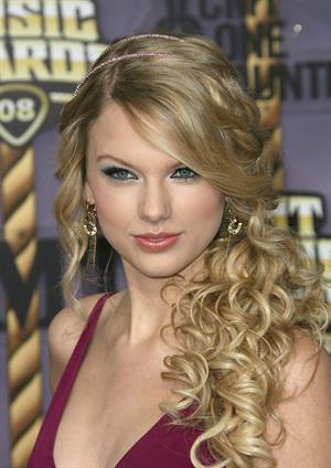 Taylor Swift at the 2008 CMT Music awards in Nashville 
