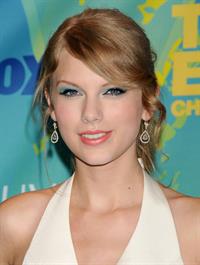 Taylor Swift at the 2011 Teen Choice Awards August 07, 2011 