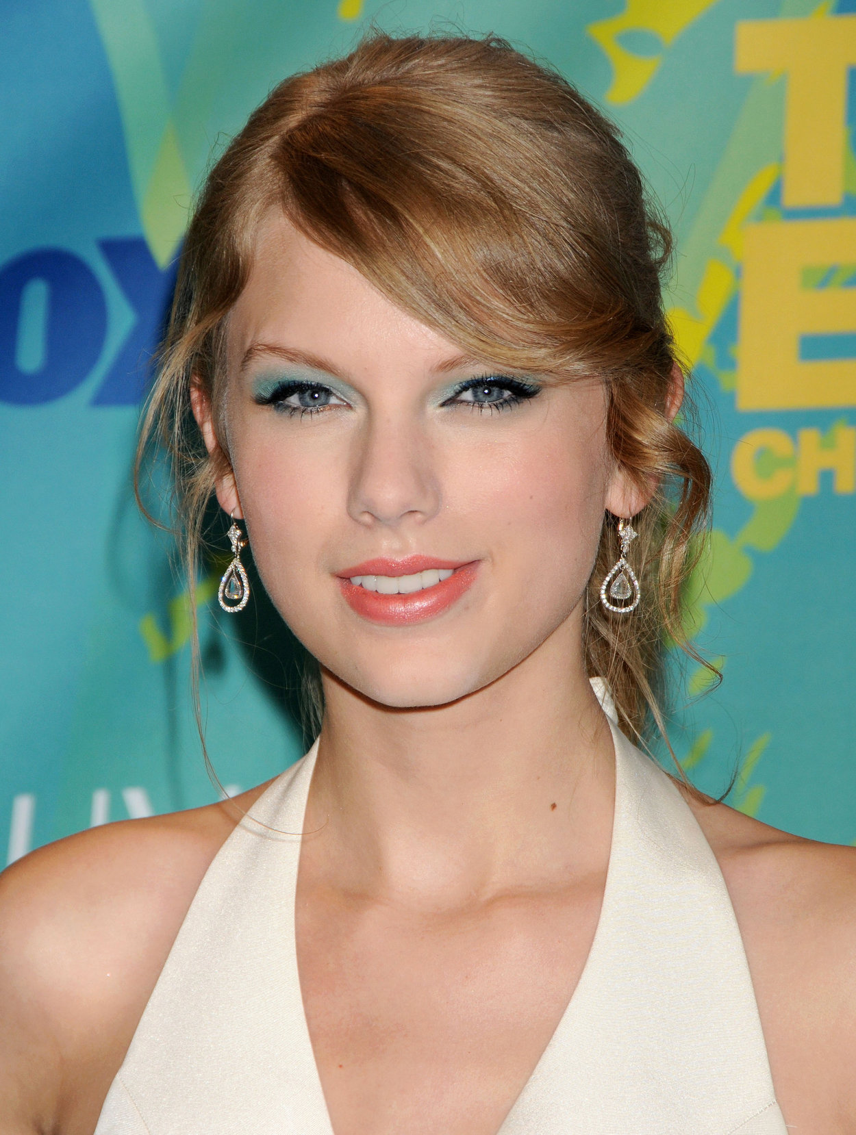 Taylor Swift at the 2011 Teen Choice Awards August 07, 2011 