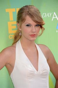 Taylor Swift at the 2011 Teen Choice Awards August 07, 2011 